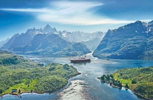 trollfjorden hurtigruten